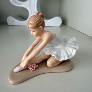 COSMOS GIFTS 20865 4.5" Sitting Ballerina Girl White Tutu Dress Shoes Figurine